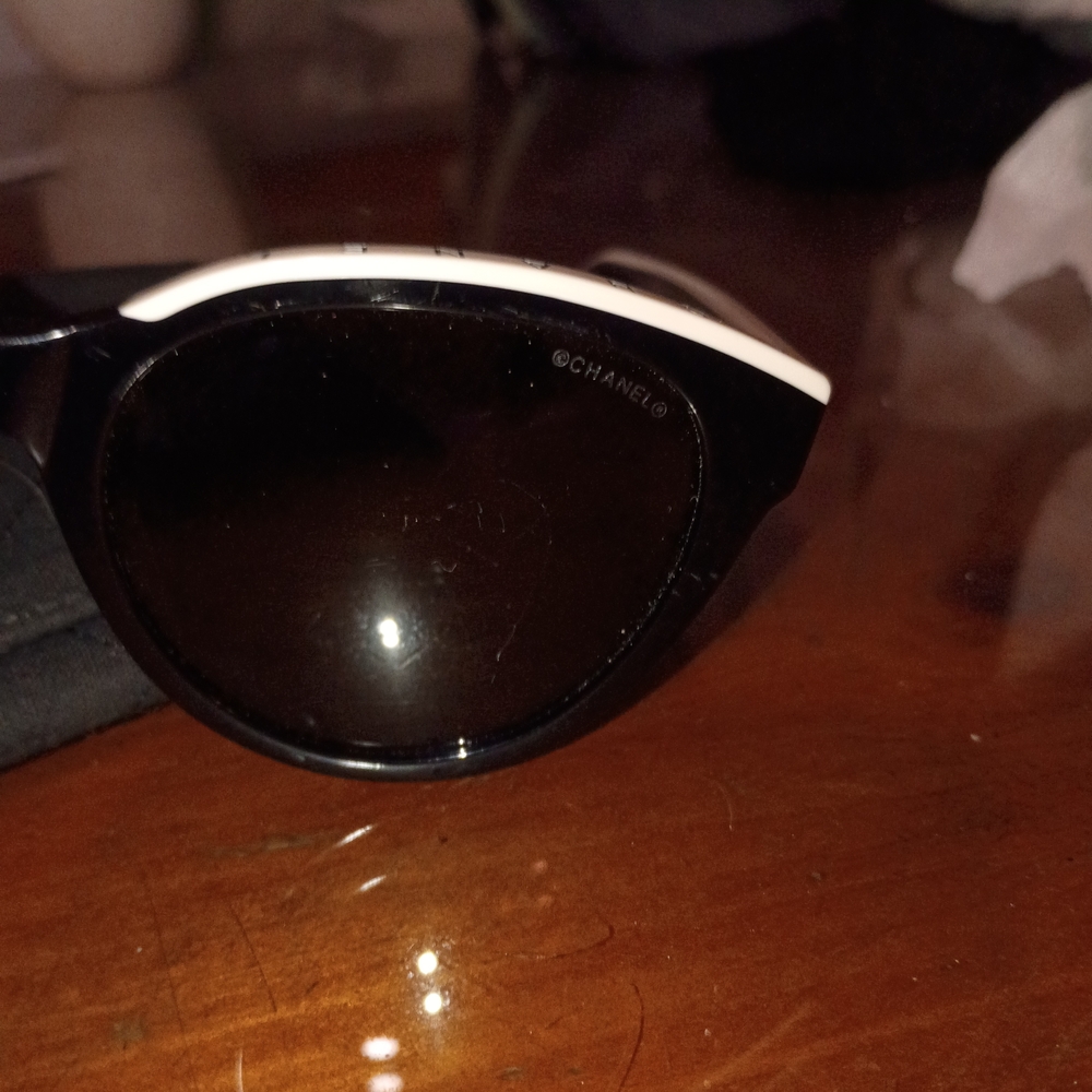 CHANEL Elegant Black Sunglasses with White Trim - Picture 3 of 3